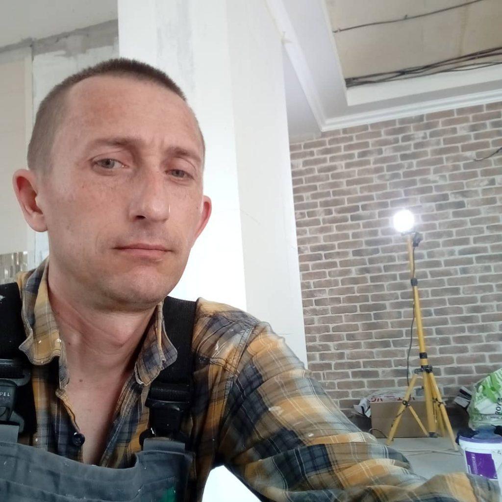 Мастер-декоратор по нанесению декоративных штукатурок в Витебске и Беларуси. Авторские фактуры и техники нанесения